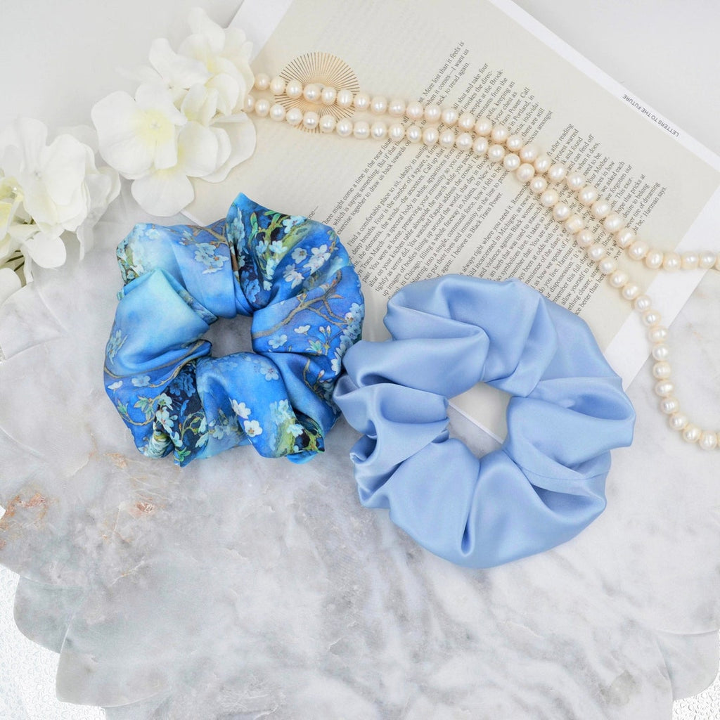 Jumbo Silk Scrunchie detail