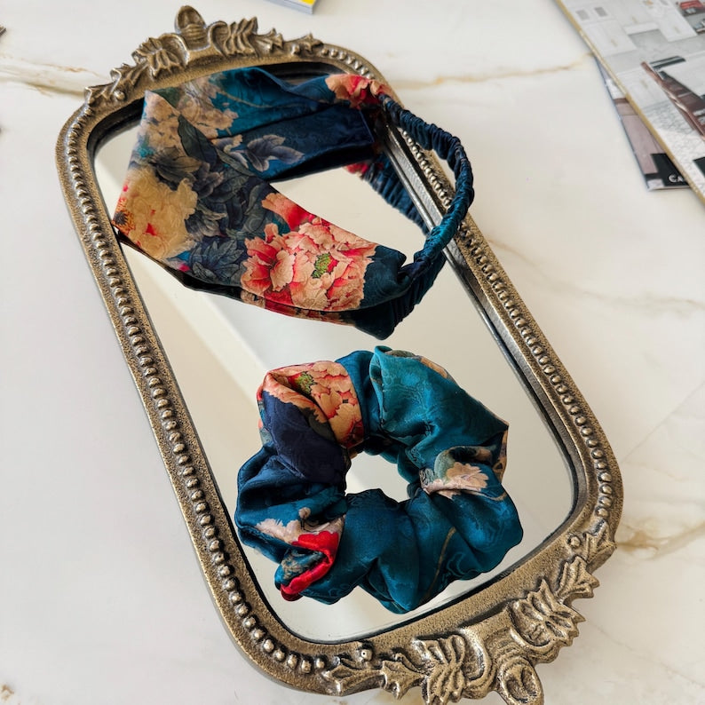 Pure Mulberry silk scrunchie detail